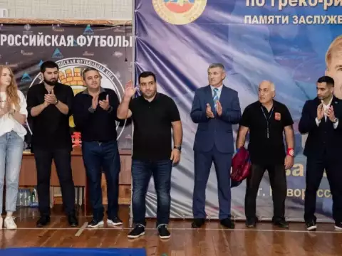 Юные борцы сразились за память Гордеева: три золота остались в Новороссийске