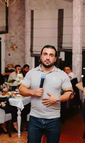 У него имеется большой опыт работы в направлении «Туризма».