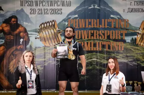 Установил Мировой рекорд , Микаелян Гарик Леваович